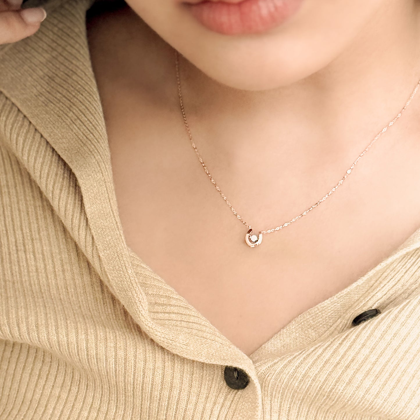 Dancing Stone Horseshoe Necklace