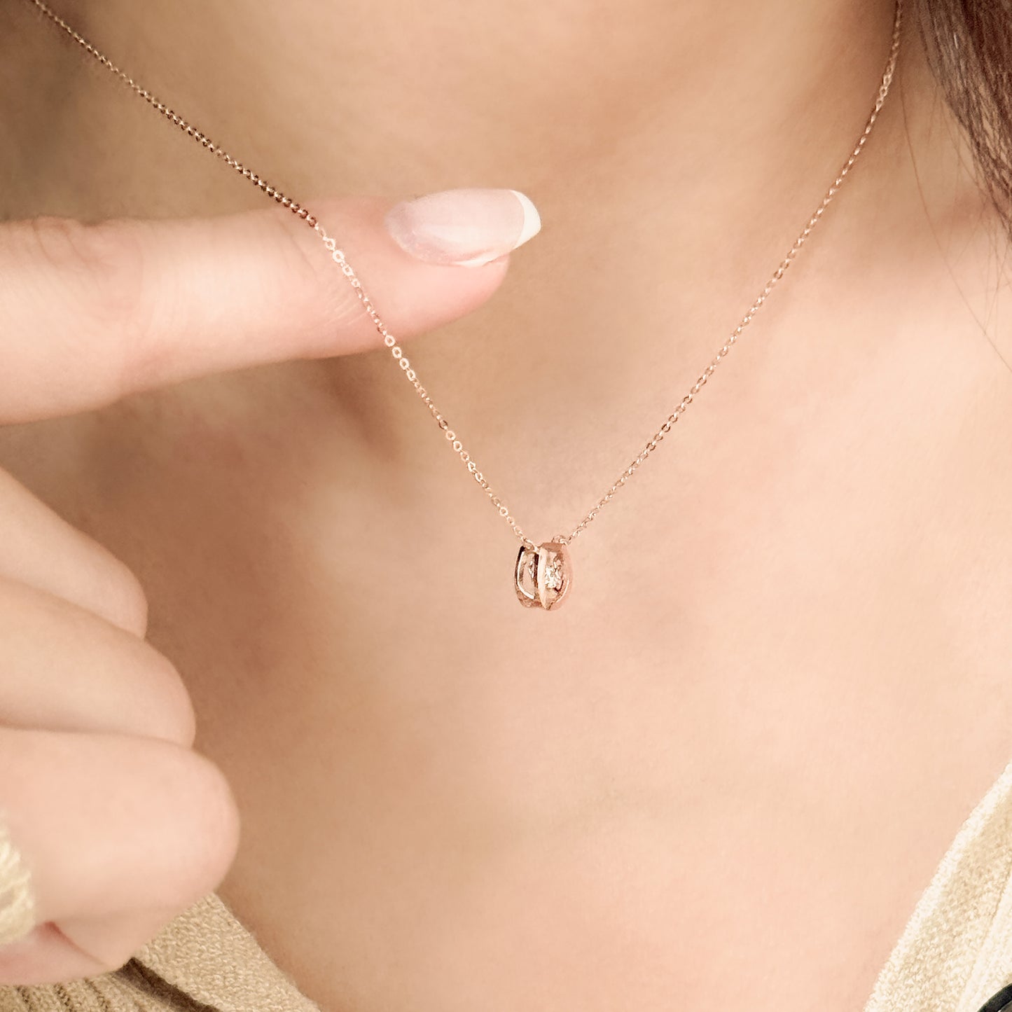 Dancing Stone Horseshoe Necklace