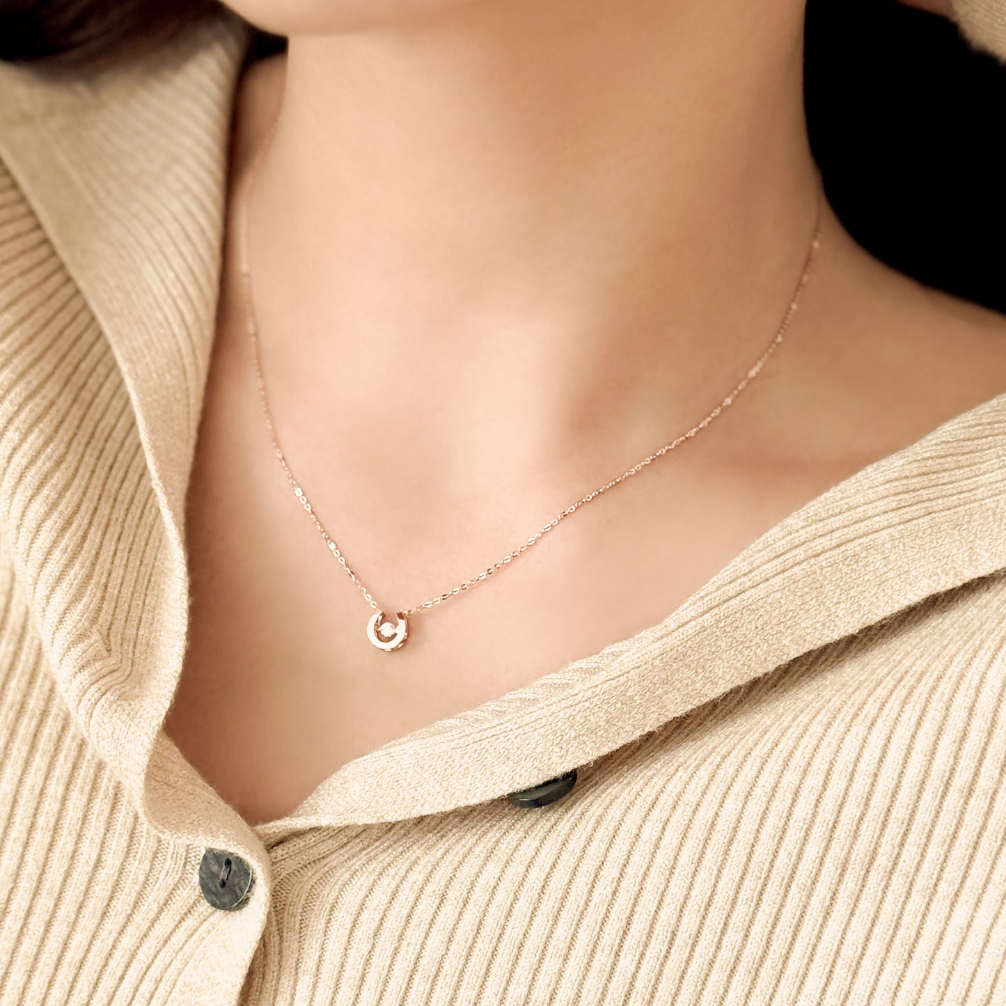 Dancing Stone Horseshoe Necklace