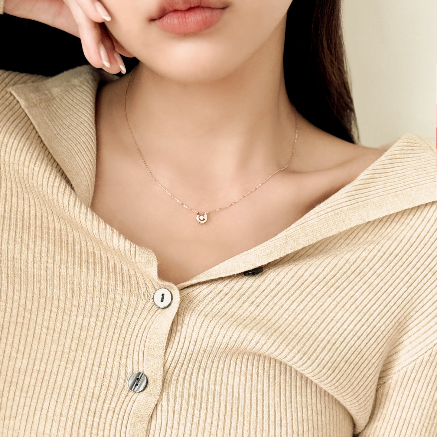 Dancing Stone Horseshoe Necklace