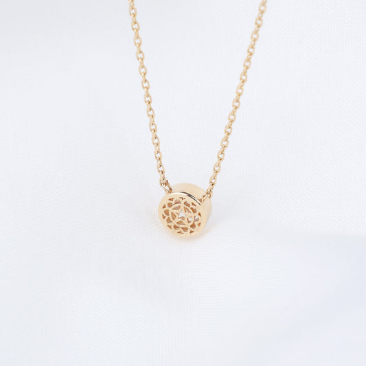 Back of the bezel pendant on white fabric