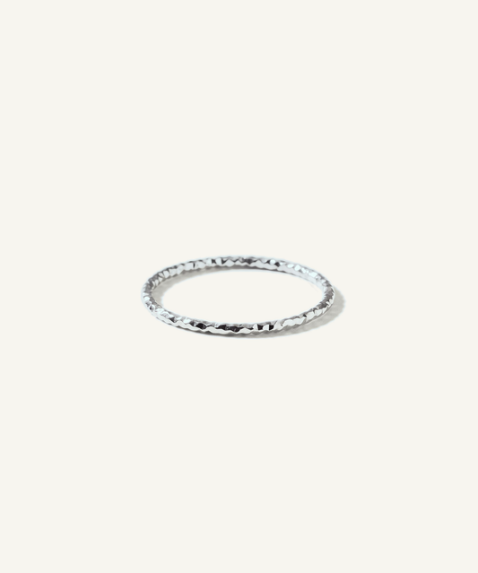 White Gold | Hammered Slim Band Ring in white gold