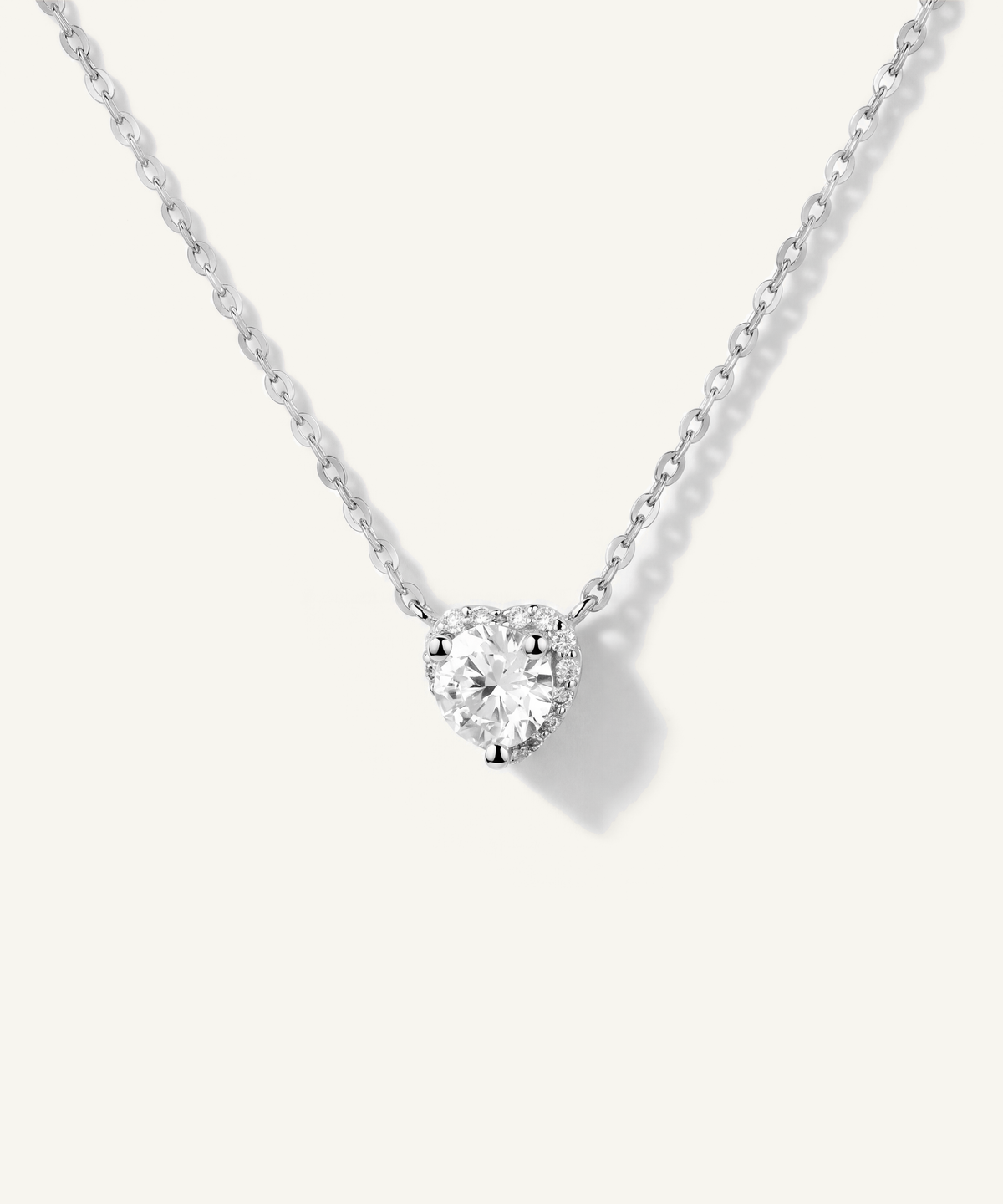 White Gold | Heart Halo Necklace, detail