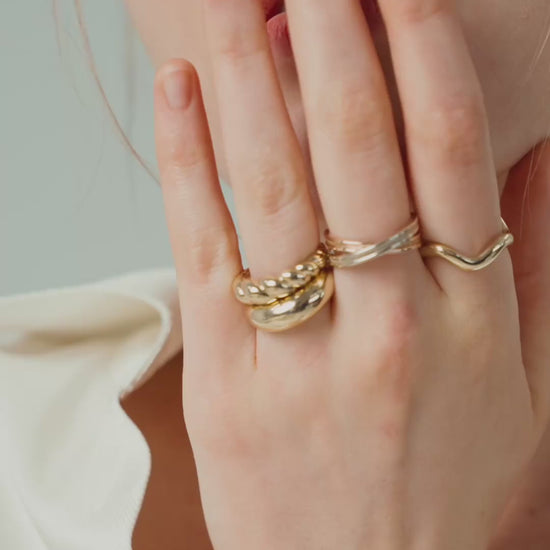 Yellow Gold | Tapered Dome Ring, video