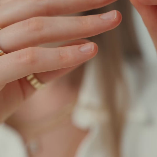 Bold Pillow Ring, video