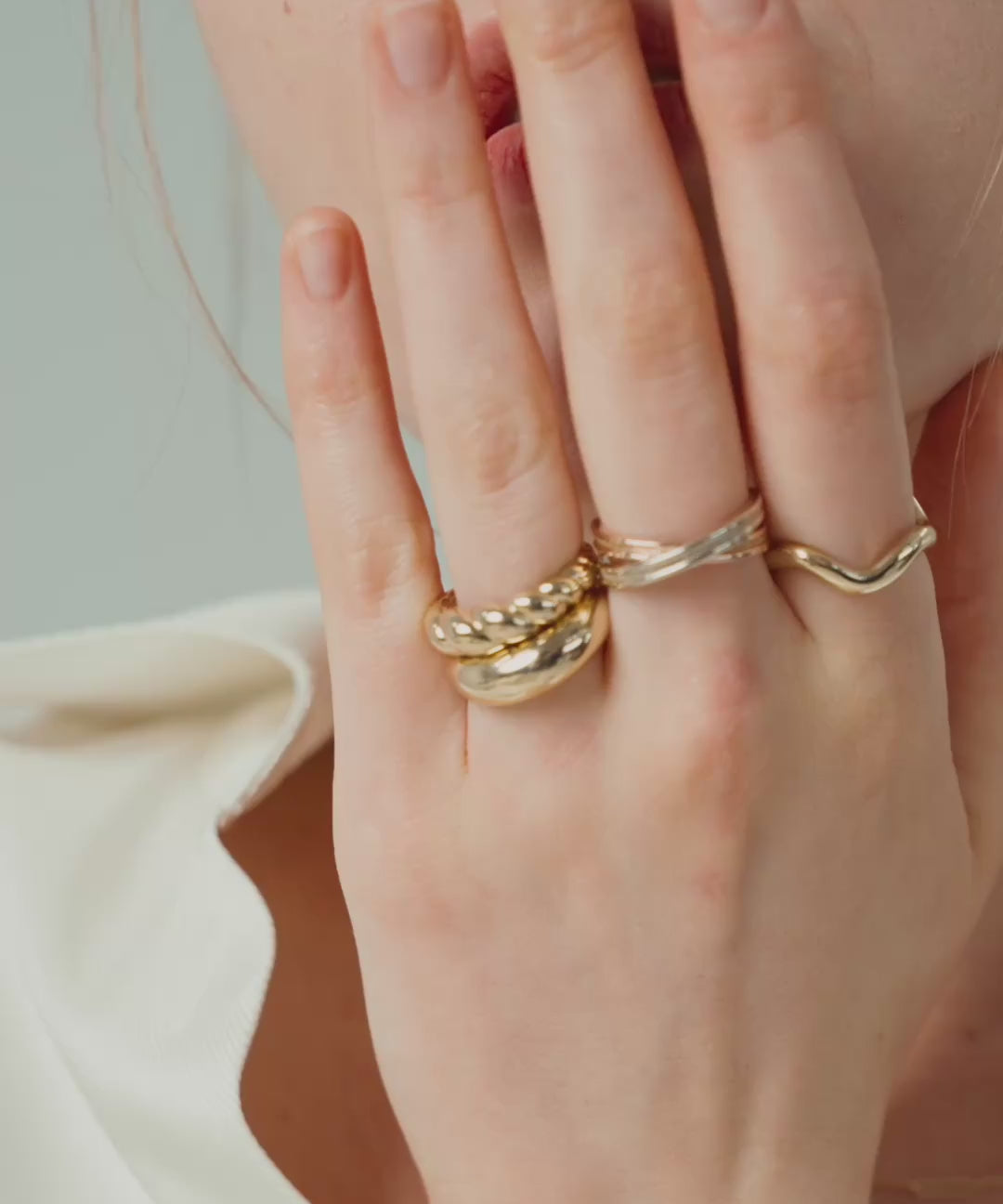 Sway Ring, video