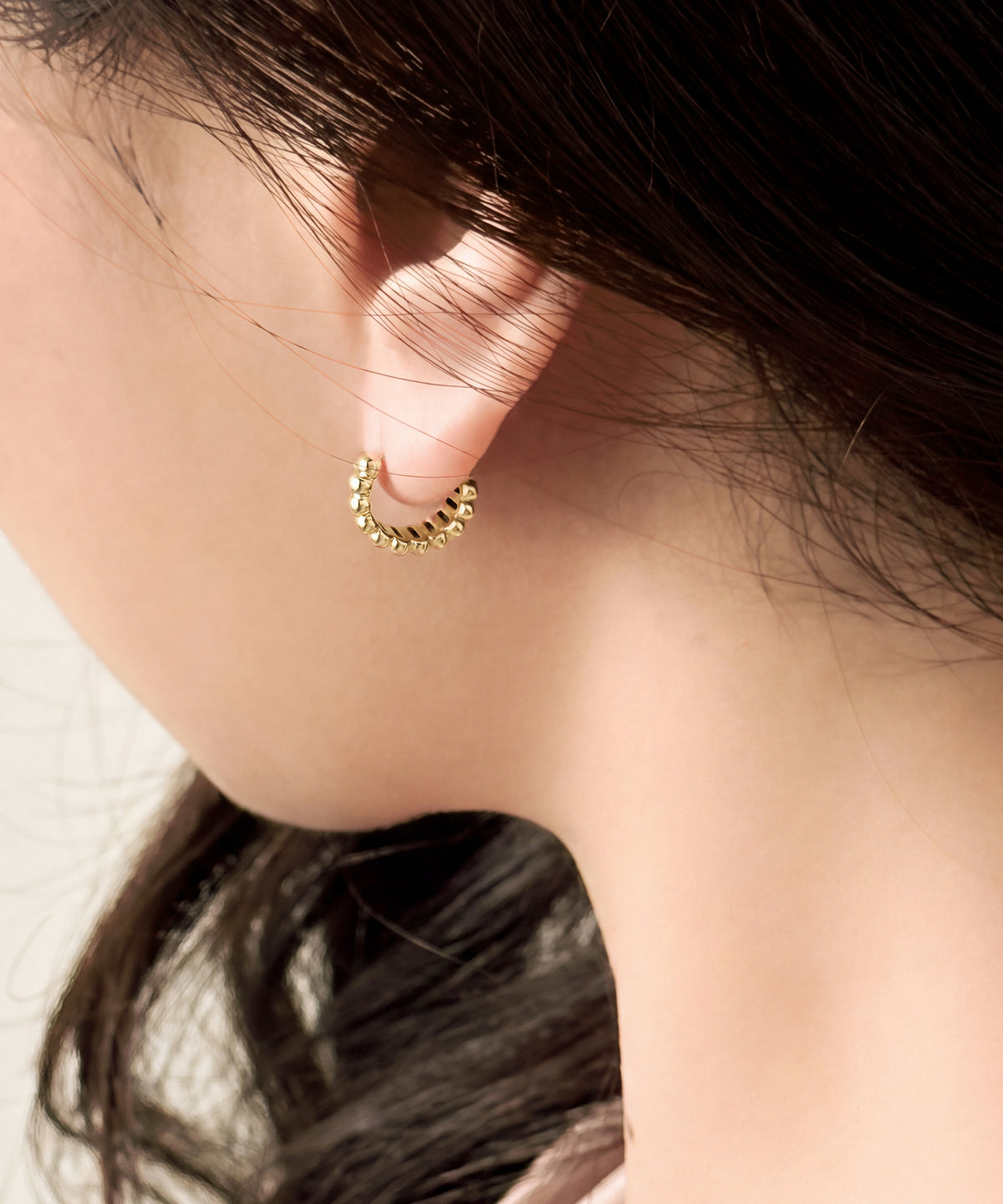 Reversible Two Tone Ribbed Huggie Hoop Earrings